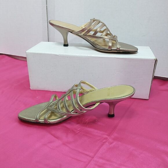 STUART WEITZMAN Women's SZ 4M Gold Sandals . Condition is Pre-owned - Picture 2 of 11